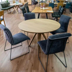 Essgruppe Z60 Säulentisch Rustikale Asteiche Hartwachsöl Bianco Äste Tischplatte Schwarz Gebeizt Mit 4 Schalenstühlen