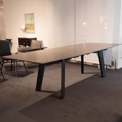 Esstisch 1460 Fontana Platte Quarzit Brown Silk Braun Geledert Sockel Eiche Dunkelgrau Gebeizt Und Lackiert Mit Auszug