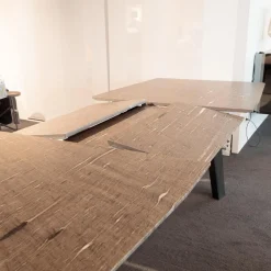 Esstisch 1460 Fontana Platte Quarzit Brown Silk Braun Geledert Sockel Eiche Dunkelgrau Gebeizt Und Lackiert Mit Auszug