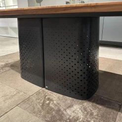 Esstisch 929 Platte Nussbaum Massiv Fuß Stahl Lackiert Verkehrsschwarz