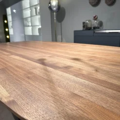 Esstisch 929 Platte Nussbaum Massiv Fuß Stahl Lackiert Verkehrsschwarz