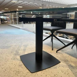 Esstisch 1136 Titan Platte Glas Klar Bombiert Sockel 4 Stahl Schwarz Beschichtet Bombiert