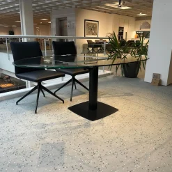 Esstisch 1136 Titan Platte Glas Klar Bombiert Sockel 4 Stahl Schwarz Beschichtet Bombiert