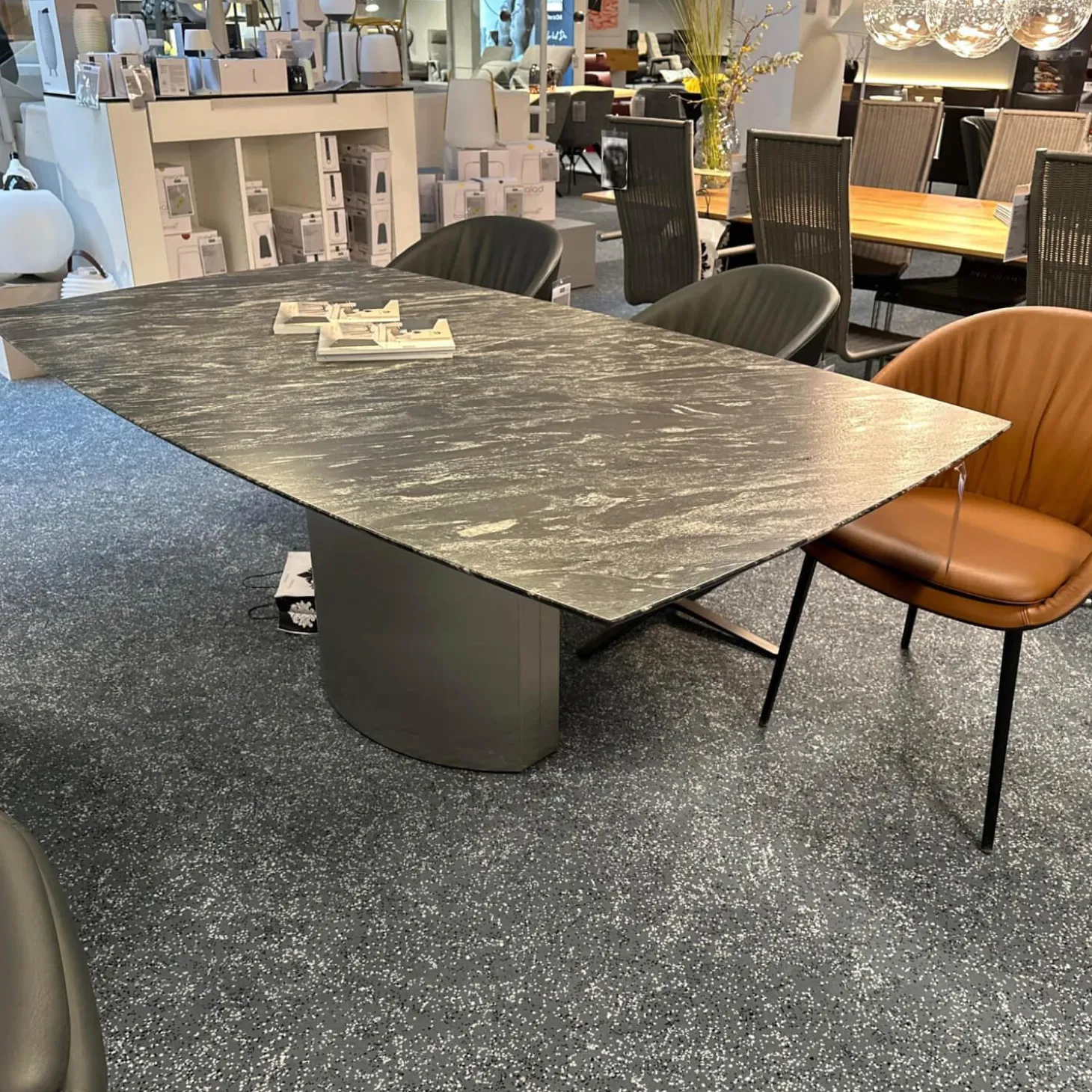 Esstisch Adler 1224 Platte Gneis Silver Paradiso Grau Geledert Sockel Edelstahl Matt Geschliffen Ohne Rollen