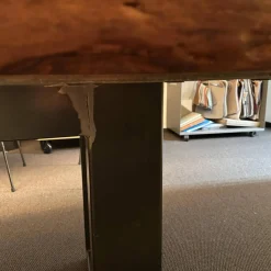 Esstisch Auckland Platte Holz Kauri Oberfläche Geschliffen Gestell Natureisen Geölt Schwarz