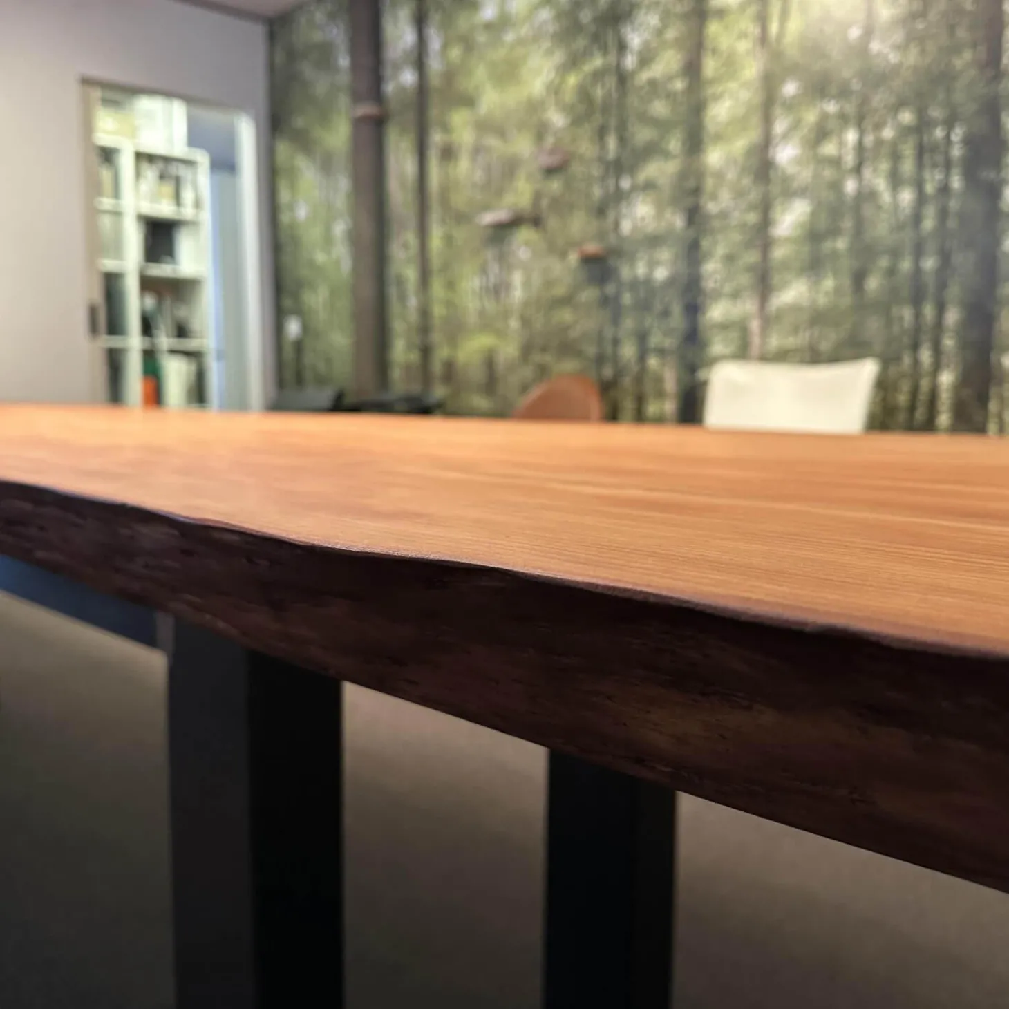 Esstisch Auckland Platte Holz Kauri Oberfläche Geschliffen Gestell Natureisen Geölt Schwarz