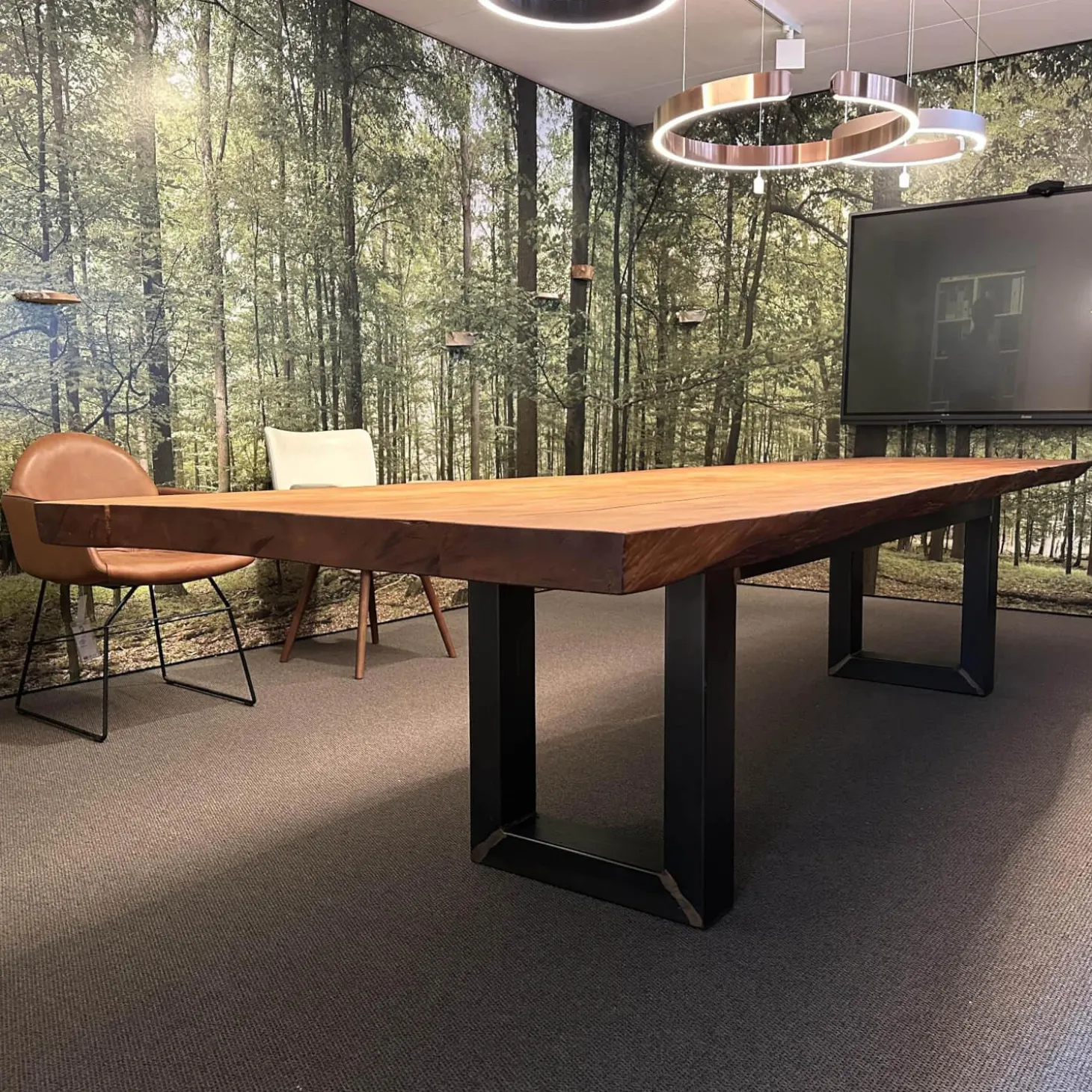 Esstisch Auckland Platte Holz Kauri Oberfläche Geschliffen Gestell Natureisen Geölt Schwarz