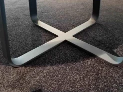 Esstisch Axis 3 Satin-Nussbaum Massiv Füße Stahl Pulverbeschichtet