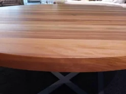 Esstisch Axis 3 Satin-Nussbaum Massiv Füße Stahl Pulverbeschichtet