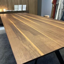 Esstisch Barra Platte Amerikanischer Nussbaum Natur Geölt Fußausleger Stahl Tiefschwarz Schwarz Pulverbeschichtet