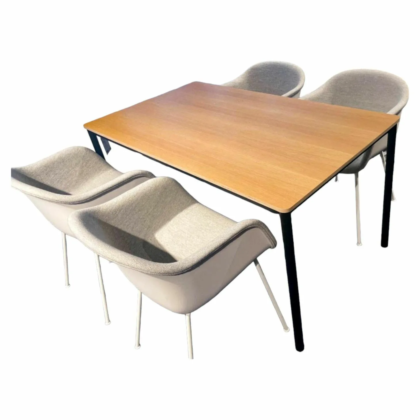 Esstisch Base Table Schichtholzplatte Eiche Furniert Klarlack Gestell Aluminium Schwarz Pulverbeschichtet