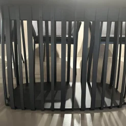 Esstisch BC07 Basket Platte Lärche Geköhlt Braun Gestell Metall RAL9005 Tiefschwarz Schwarz