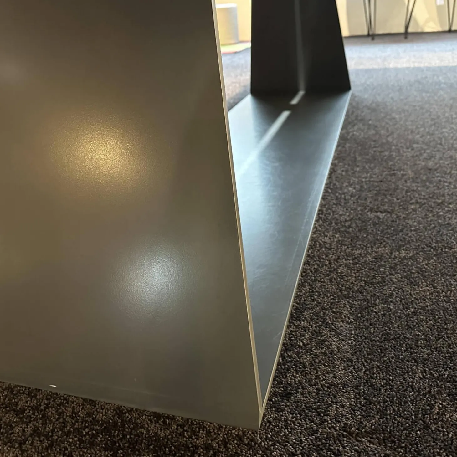 Esstisch Bedrock Massivholz Eiche Geölt Gestell Eisen Lackiert Schwarz