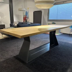 Esstisch Bedrock Massivholz Eiche Geölt Gestell Eisen Lackiert Schwarz