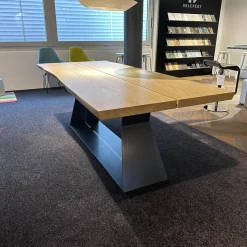 Esstisch Bedrock Massivholz Eiche Geölt Gestell Eisen Lackiert Schwarz