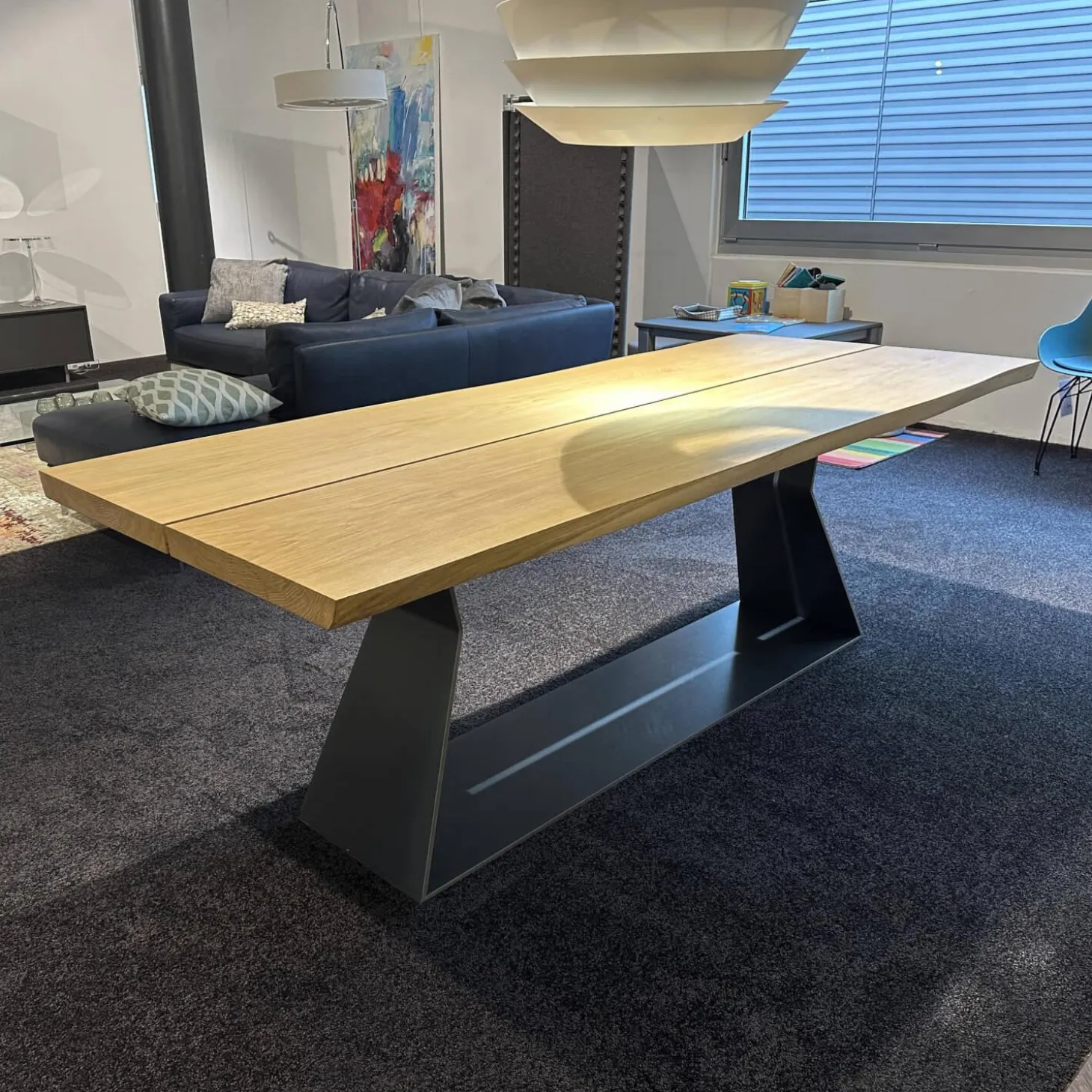 Esstisch Bedrock Massivholz Eiche Geölt Gestell Eisen Lackiert Schwarz