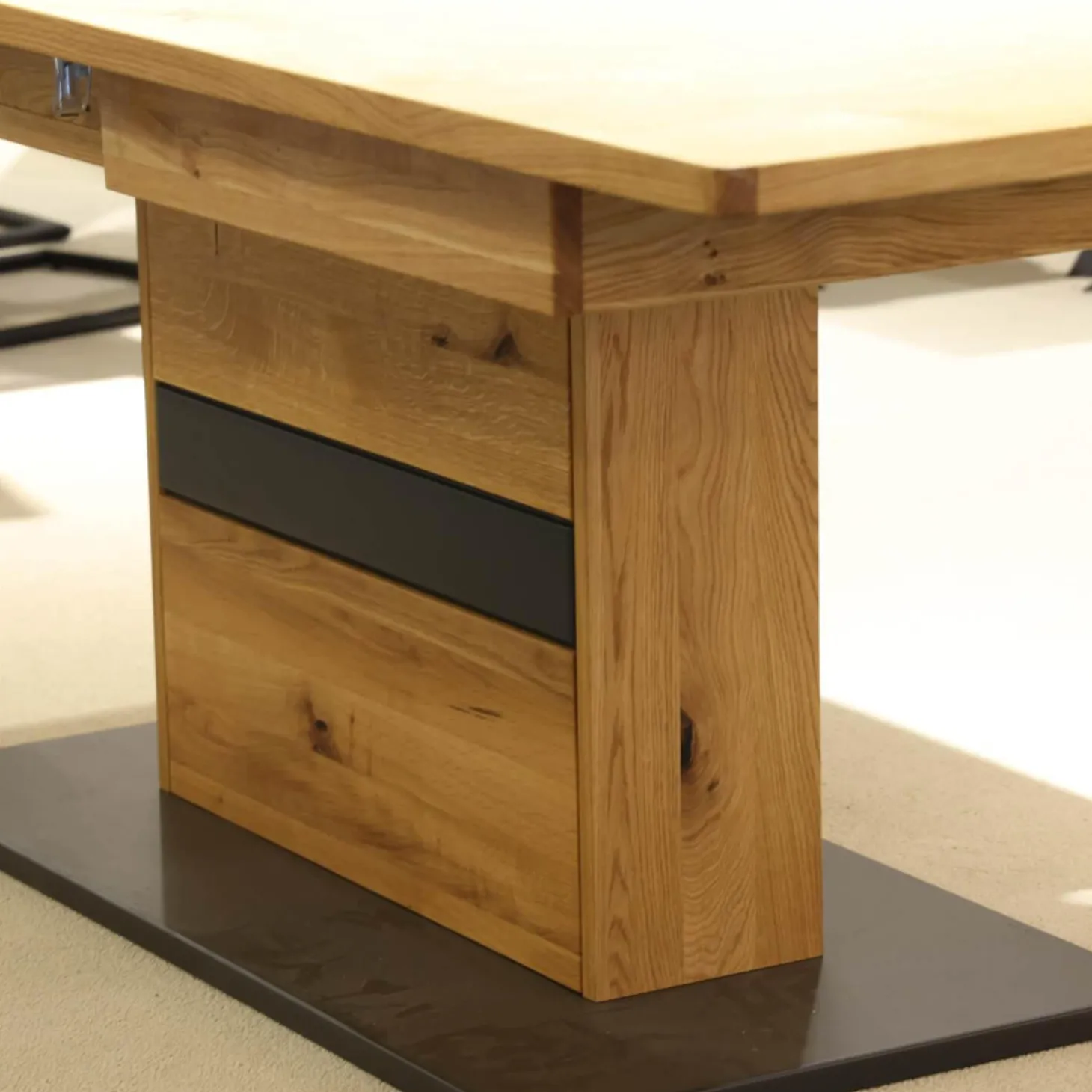 Esstisch Brest Wildeiche Geölt Bodenplatte Schwarzgrau Mit Synchronauszug