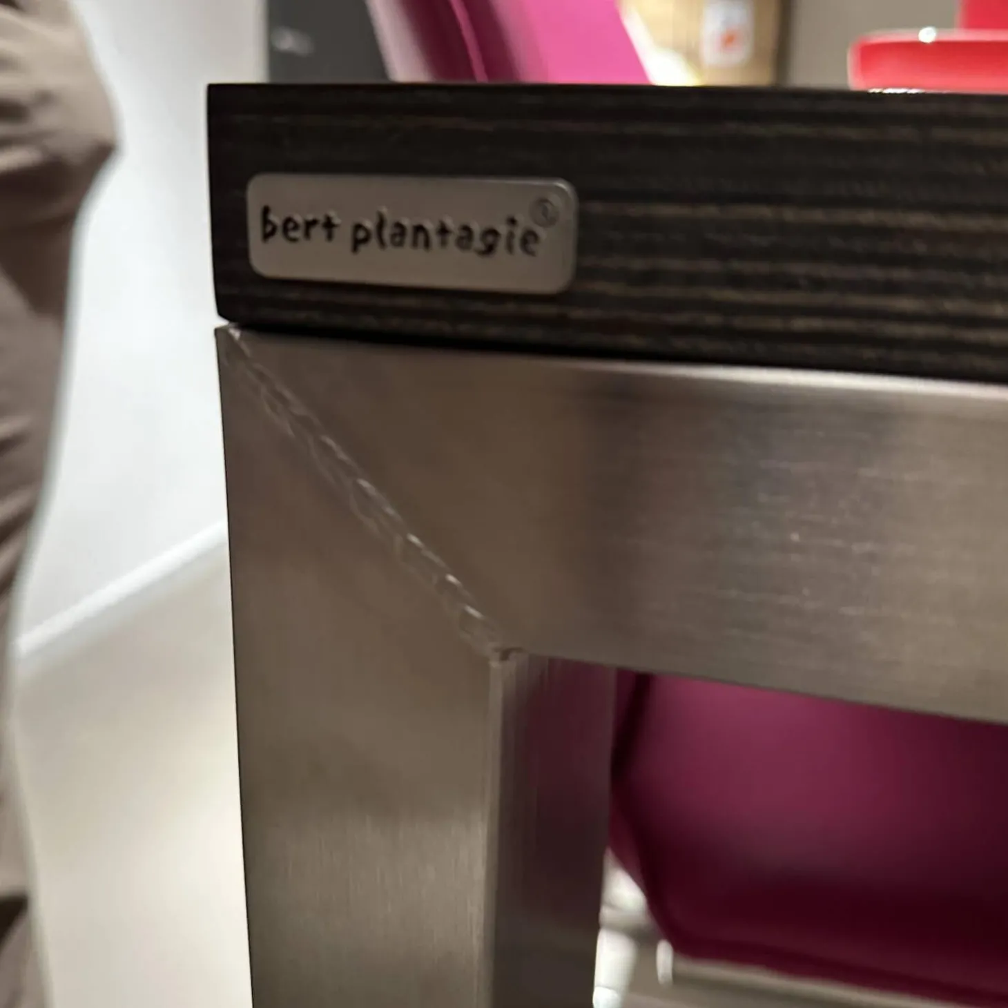 Esstisch Bridge Tischplatte Hpl Duropal Open Ovid Muskat RVS 37011 Schwarz Braun Gestell Metall Chrom