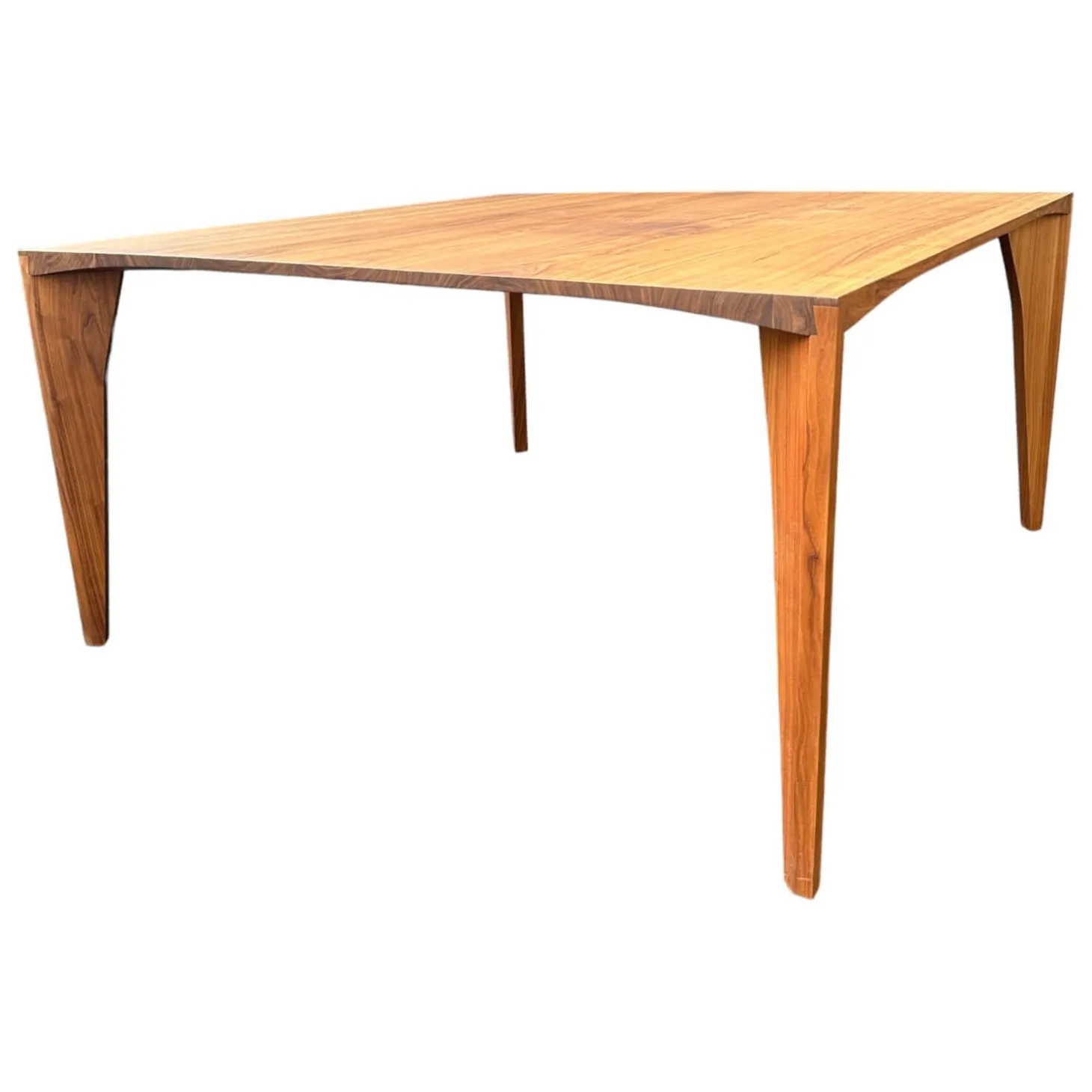 Esstisch Delta Nussbaum Natur Geölt Mit Gummierten Kunststoffgleitern