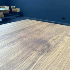 Esstisch Delta Nussbaum Natur Geölt Mit Gummierten Kunststoffgleitern