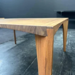 Esstisch Delta Nussbaum Natur Geölt Mit Gummierten Kunststoffgleitern