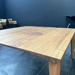 Esstisch Delta Nussbaum Natur Geölt Mit Gummierten Kunststoffgleitern