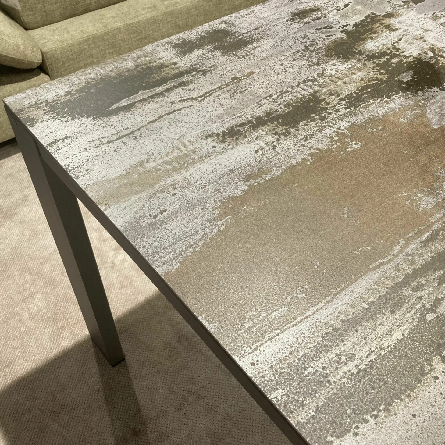 Esstisch Edge Tischplatte Dekton Industrial Trilium Gestell Metall Stahlgrau
