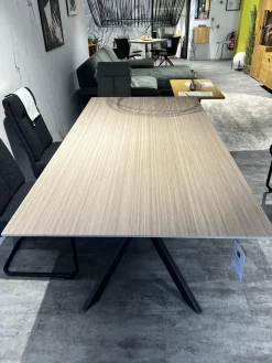 Esstisch Eldur Platte Bambus 75 Cloud Gestell Boomerang Metall Schwarz Pulverbeschichtet