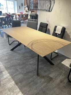 Esstisch Eldur Platte Bambus 75 Cloud Gestell Boomerang Metall Schwarz Pulverbeschichtet