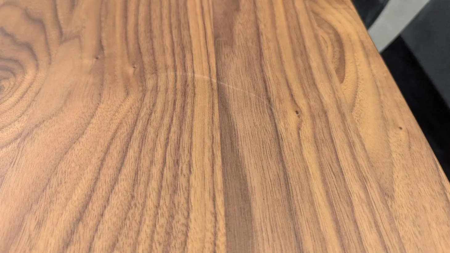 Esstisch ET524 200 Platte Nussbaum Natur Geplankt Lackiert Gestell Schwarz Lackiert Mit Auszug Ohne Stühle