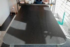 Esstisch Gubi Dining Table Platte Esche Schwarz Semi Matt Lackiert