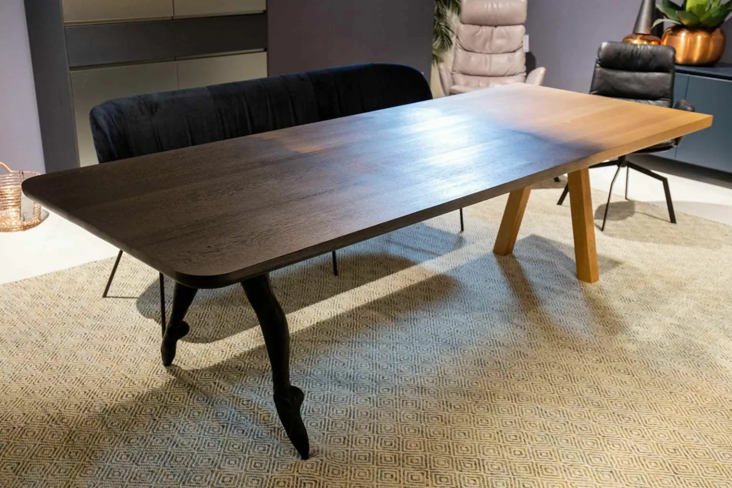 Esstisch In punta di piedi Eiche Natur Eiche Dunkel