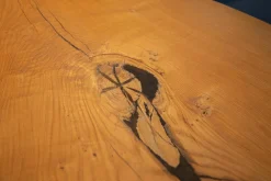 Esstisch Kantara Tischplatte Knorrige Eiche Naturgeölt mit Naturkante Gestell Stahl