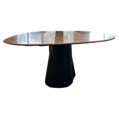 Esstisch Kent 1550 Platte Trapeza Kalkstein Persian Silk Grau Geledert Gestell 2 Halbschalen Aluminiumguss Schwarz