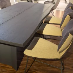 Esstisch Kilva Platte Kernesche Gebürstet Anthrazit Gebeizt Mittig Fuge Mit Baumkanenprofil Gestell Holz Anthrazit Ohne Stühle