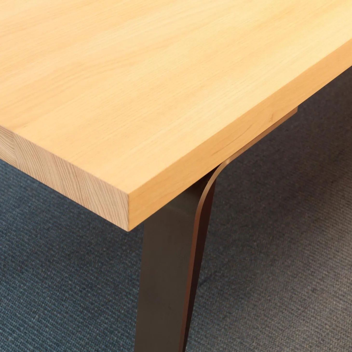 Esstisch LX4/25 Kernesche Hell Massiv Geseift Gestell Rohstahl Geölt