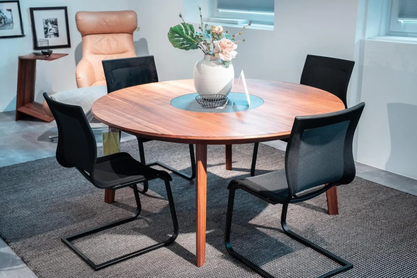 Esstisch Miró TKMI16 Nussbaum Natur Geölt Drehteller Keramik Basalt Black MP