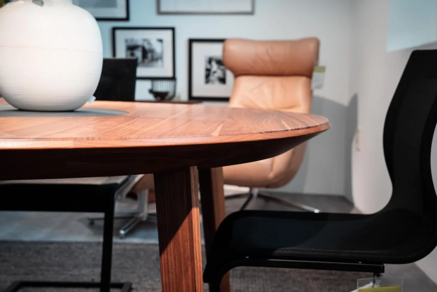 Esstisch Miró TKMI16 Nussbaum Natur Geölt Drehteller Keramik Basalt Black MP