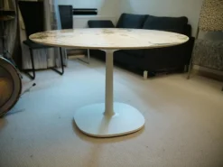 Esstisch Multiplo Platte Weißer Marmor Gestell Druckgegossenes Aluminium Matt Lackiert Weiß