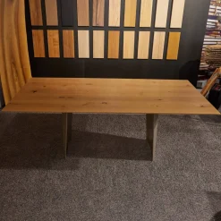 Esstisch Onda Asteiche Wild Wangenfuß Stahl Pulverbeschichtet