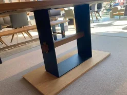 Esstisch Pato Tischplatte Wildeiche Massiv Geölt Gestell Metall Schwarz Pukverbeschichtet Bodenplatte Echtholz Furniert Ohne Bank Stühle Sowie Dekoration