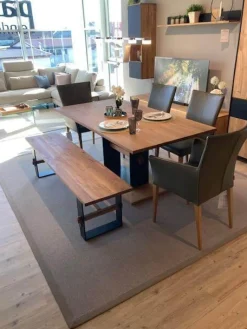 Esstisch Pato Tischplatte Wildeiche Massiv Geölt Gestell Metall Schwarz Pukverbeschichtet Bodenplatte Echtholz Furniert Ohne Bank Stühle Sowie Dekoration