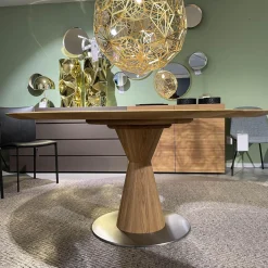 Esstisch Radon Konische Holzsäule Bodenplatte Lackiertes Metall