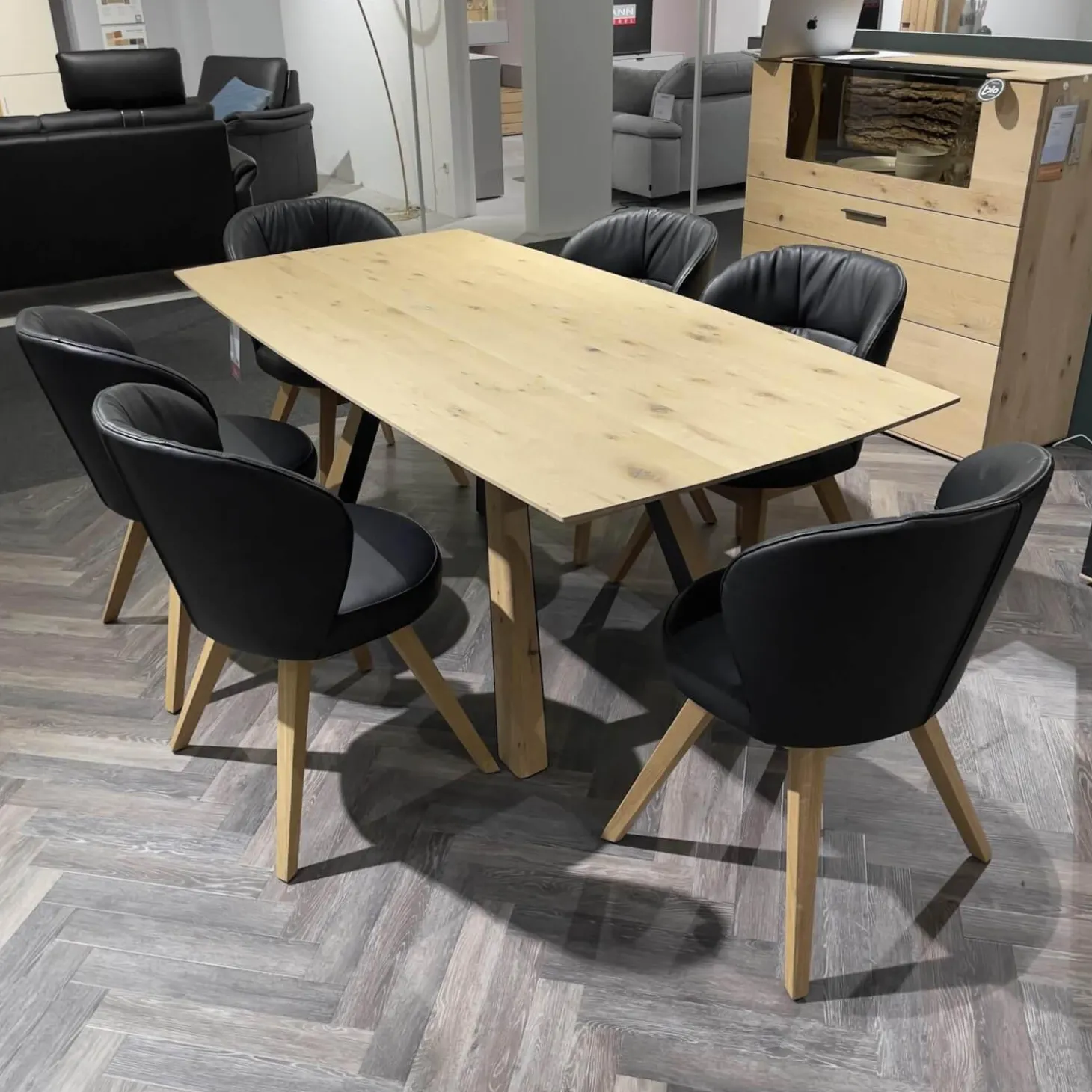 Esstisch Runa 8410 Kerneiche Natur Massiv Oberfläche Gebürstet Inklusive Kopfauszüge Ohne Stühle