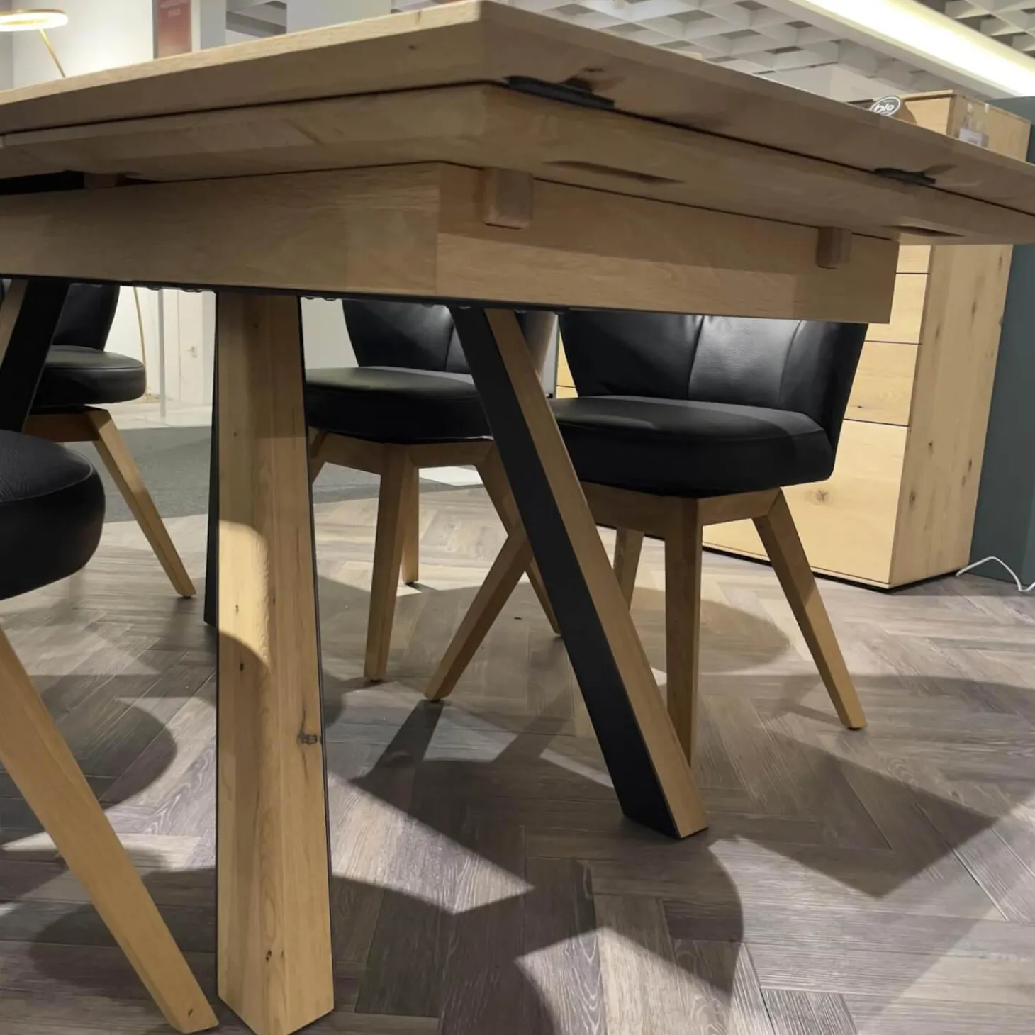 Esstisch Runa 8410 Kerneiche Natur Massiv Oberfläche Gebürstet Inklusive Kopfauszüge Ohne Stühle