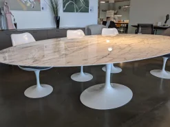 Esstisch Saarinen Oval Marmor Arabescato Weiß Fuß Schwerer Aluminiumformguss mit Rilsan Beschichtet