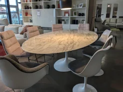 Esstisch Saarinen Oval Marmor Arabescato Weiß Fuß Schwerer Aluminiumformguss mit Rilsan Beschichtet