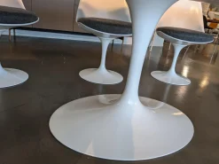 Esstisch Saarinen Oval Marmor Arabescato Weiß Fuß Schwerer Aluminiumformguss mit Rilsan Beschichtet