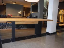 Esstisch SC41 Outdoor Akazie Roh Gebürstet Wangen Aluminium Schwarz Pulverbeschichtet