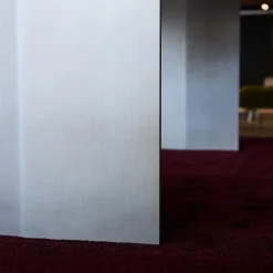 Esstisch Sky Squared Eiche Milchweiß Pigmentiert Gestell Edelstahl-Effekt